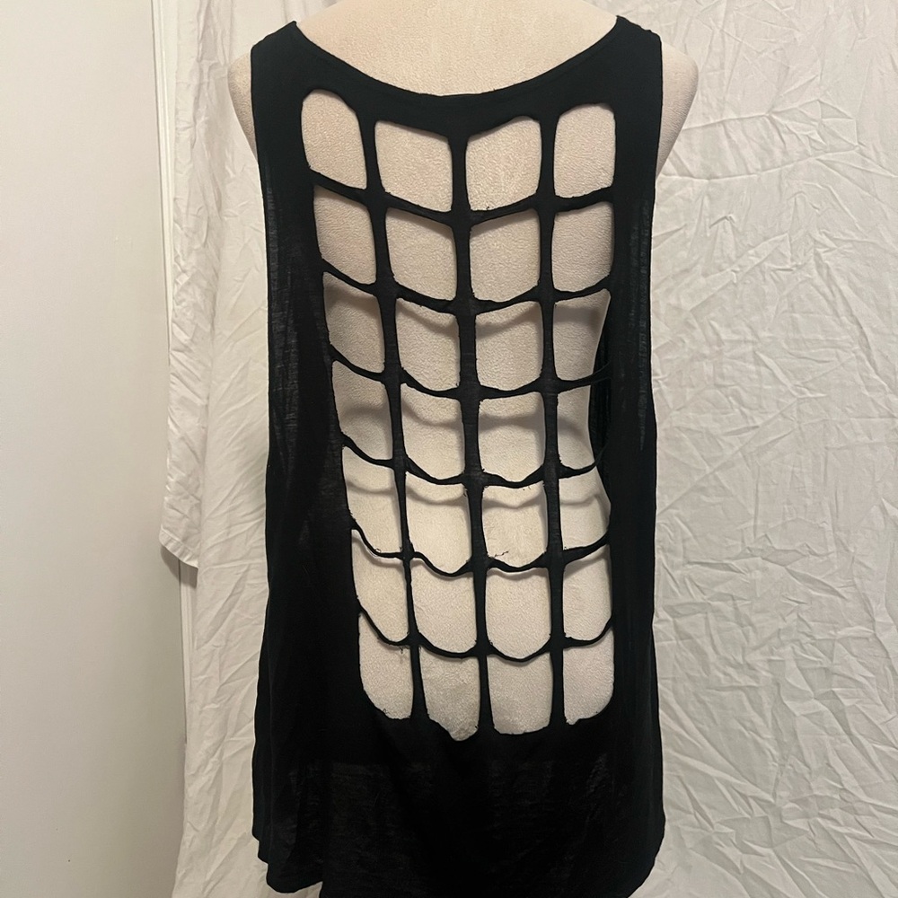 Black Sleeveless Graphic Top - Picture 4 of 4